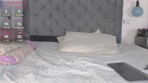 Snapshot of emma_blake__ chatting on 10/27/25, 05:22 Emma online show from 10/27/25, 05:22