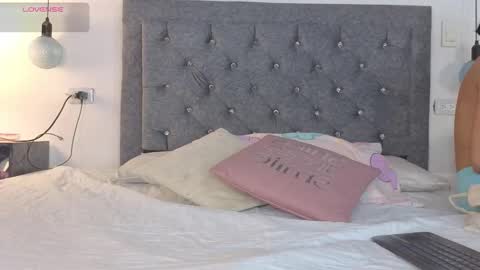 Snapshot of emma_blake__ chatting on 11/07/25, 04:23 Emma online show from 11/07/25, 04:23