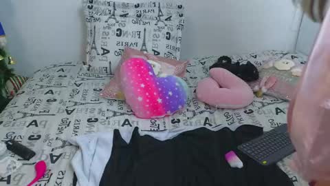 Emma Blue  modelo independiente online show from 12/27/24, 01:00