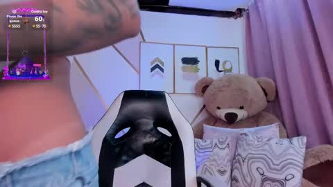 Snapshot of emma_carterr1 chatting on 02/23/25, 10:20 pau online show from 02/23/25, 10:20