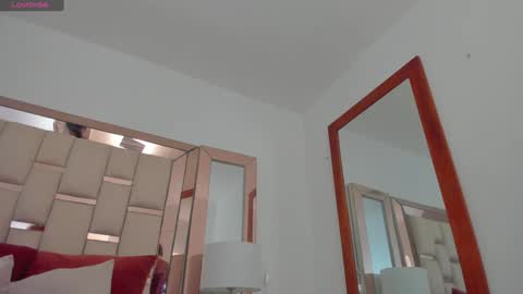 Snapshot of emma_castilloo chatting on 12/27/24, 10:48 Emma Castillo online show from 12/27/24, 10:48