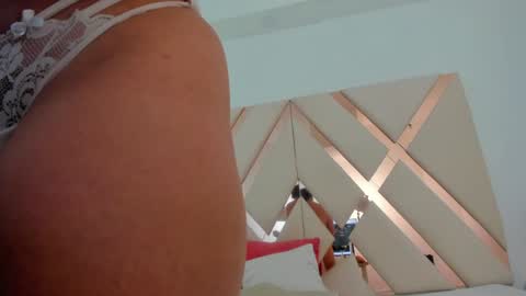 Snapshot of emma_castilloo chatting on 01/05/25, 08:11 Emma Castillo online show from 01/05/25, 08:11