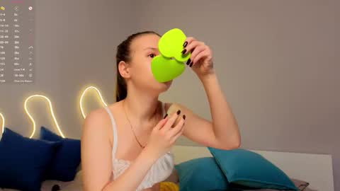 Emma online show from 03/25/26, 02:17