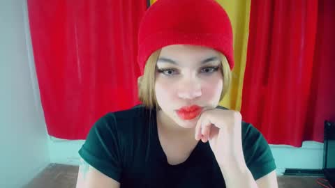 Snapshot of emma_diva chatting on 01/17/25, 03:53 emma online show from 01/17/25, 03:53