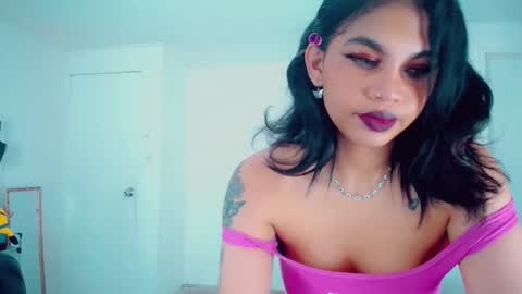 Snapshot of emma_diva chatting on 10/16/25, 12:00 emma online show from 10/16/25, 12:00