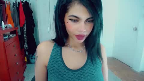 Snapshot of emma_diva chatting on 10/24/25, 01:13 emma online show from 10/24/25, 01:13