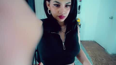 Snapshot of emma_diva chatting on 10/28/25, 12:47 emma online show from 10/28/25, 12:47