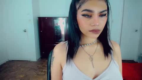 Snapshot of emma_diva chatting on 11/03/25, 11:48 emma online show from 11/03/25, 11:48