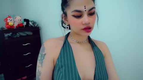 Snapshot of emma_diva chatting on 11/22/25, 06:40 emma online show from 11/22/25, 06:40