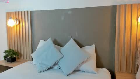 E M M A online show from 10/08/25, 02:20