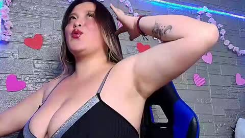 Emma Miel  online show from 12/15/25, 12:15