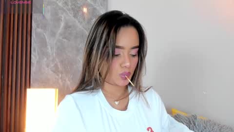 Snapshot of emma_hunter_ chatting on 10/25/25, 03:58 Emma online show from 10/25/25, 03:58