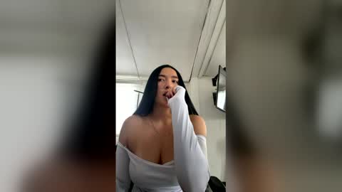emma_johnson_ online show from 06/04/26, 04:24