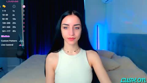 Snapshot of emma_jordan chatting on 03/11/25, 09:02 Emma online show from 03/11/25, 09:02