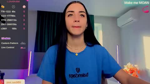 Snapshot of emma_jordan chatting on 11/23/25, 10:48 Emma online show from 11/23/25, 10:48