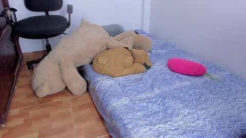 whises lits        online show from 09/23/25, 11:13