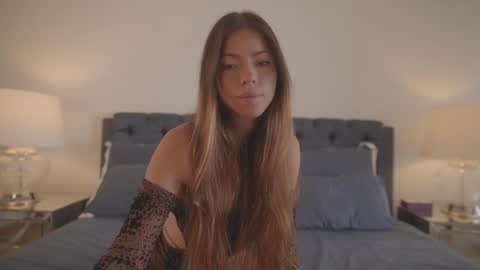 emma_lu1 online show from 01/19/25, 06:43