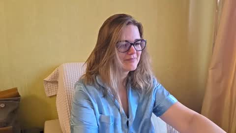 emma_misty_ online show from 10/14/25, 06:14