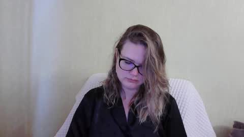 emma_misty_ online show from 11/07/25, 11:43