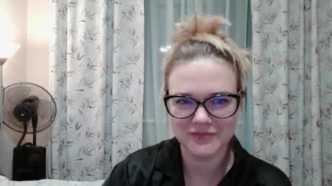 emma_misty_ online show from 12/03/25, 05:22