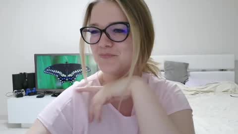 emma_misty_ online show from 04/15/26, 08:20