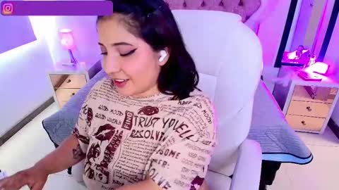 Emma Monserratt online show from 10/09/25, 07:45