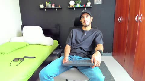 Snapshot of emma_muscle_ chatting on 12/02/24, 03:25 emma online show from 12/02/24, 03:25