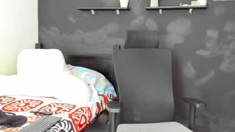 Snapshot of emma_muscle_ chatting on 01/15/25, 05:47 emma online show from 01/15/25, 05:47