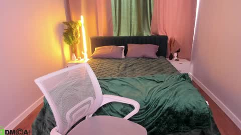 Snapshot of emma_myer chatting on 04/09/26, 06:19 Emma Myer online show from 04/09/26, 06:19