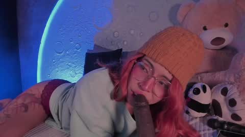 Snapshot of emma_nakamura chatting on 02/13/25, 01:05 online show from 02/13/25, 01:05