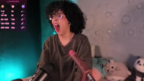 Snapshot of emma_nakamura chatting on 09/16/25, 10:16 online show from 09/16/25, 10:16