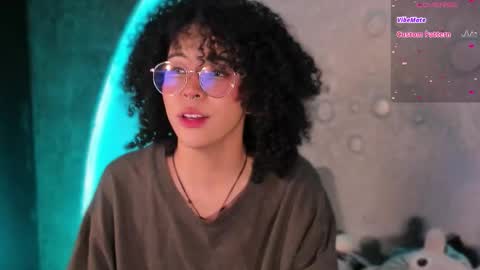 Snapshot of emma_nakamura chatting on 10/27/25, 10:19 online show from 10/27/25, 10:19