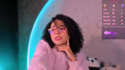 Snapshot of emma_nakamura chatting on 11/15/25, 10:12 online show from 11/15/25, 10:12