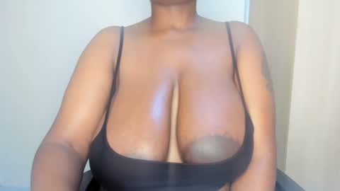 Snapshot of emma_remi chatting on 10/25/25, 01:07 emma_remi online show from 10/25/25, 01:07