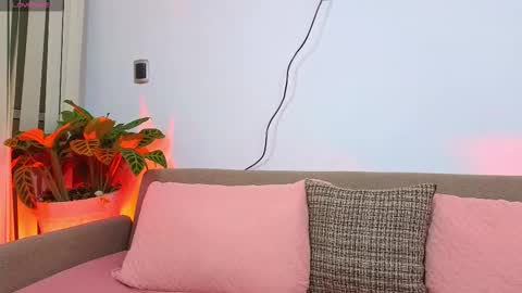 Snapshot of emma_revees chatting on 02/12/26, 03:23 EMMA REVEES online show from 02/12/26, 03:23