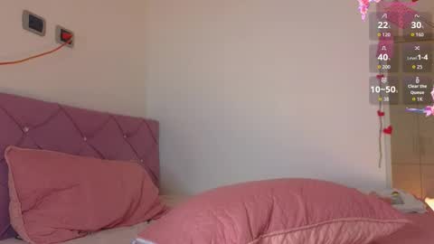 Snapshot of emma_revees chatting on 02/17/26, 09:28 EMMA REVEES online show from 02/17/26, 09:28