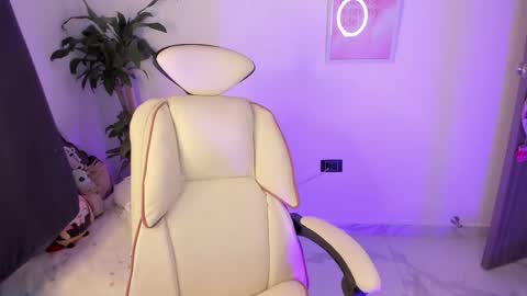 Emma online show from 03/08/26, 03:32