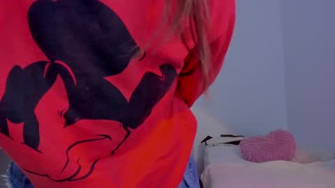 Snapshot of emma_rr chatting on 12/14/24, 09:40 Emma online show from 12/14/24, 09:40