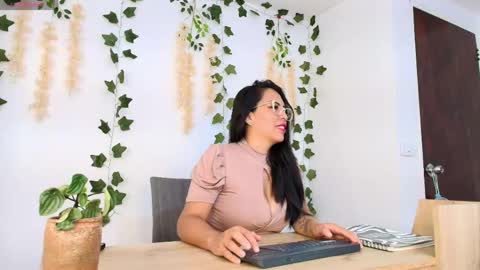 Emma Sanz online show from 05/02/26, 01:49