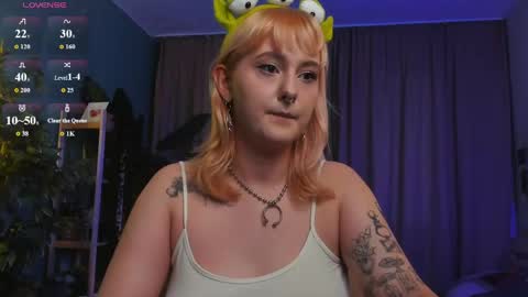 Snapshot of emma_thomps chatting on 05/31/26, 02:13 Rose online show from 05/31/26, 02:13