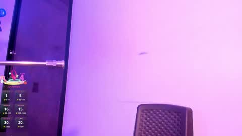 Snapshot of emma_walton_ chatting on 05/13/26, 11:40 online show from 05/13/26, 11:40