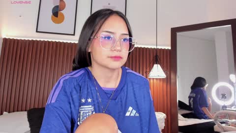 Snapshot of emma_white_01 chatting on 12/14/24, 06:35 emma your love online show from 12/14/24, 06:35