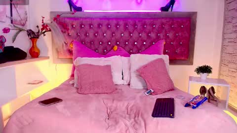 Snapshot of emma_wilder chatting on 11/08/25, 08:29 neko online show from 11/08/25, 08:29