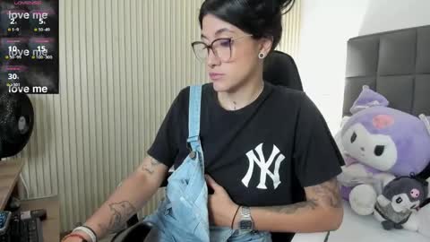 Snapshot of emmaa_blaack chatting on 01/31/25, 12:07 E M M A A online show from 01/31/25, 12:07