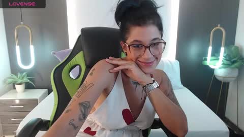 Snapshot of emmaa_blaack chatting on 02/14/25, 07:54 E M M A A online show from 02/14/25, 07:54