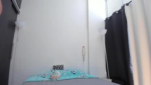 Snapshot of emmaclark_1 chatting on 05/21/26, 07:43 emmaclark_1 online show from 05/21/26, 07:43