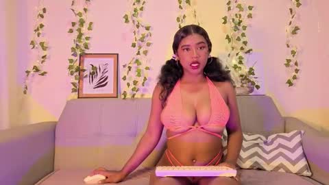 Emma online show from 09/28/25, 01:44