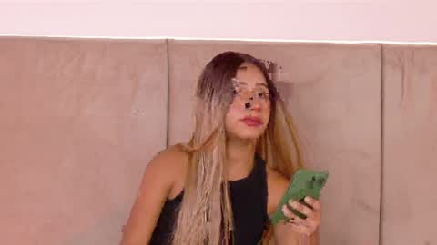 E M M A  online show from 04/10/26, 04:33