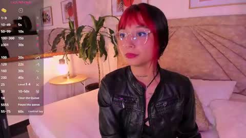 Snapshot of emmaduff_ chatting on 06/27/26, 11:37 online show from 06/27/26, 11:37