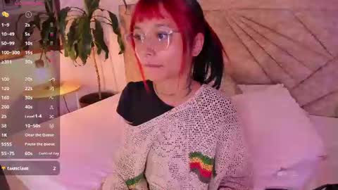 Snapshot of emmaduff_ chatting on 06/28/26, 12:44 online show from 06/28/26, 12:44